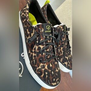 Sperry Crest Vibe Animal Print size 9.5